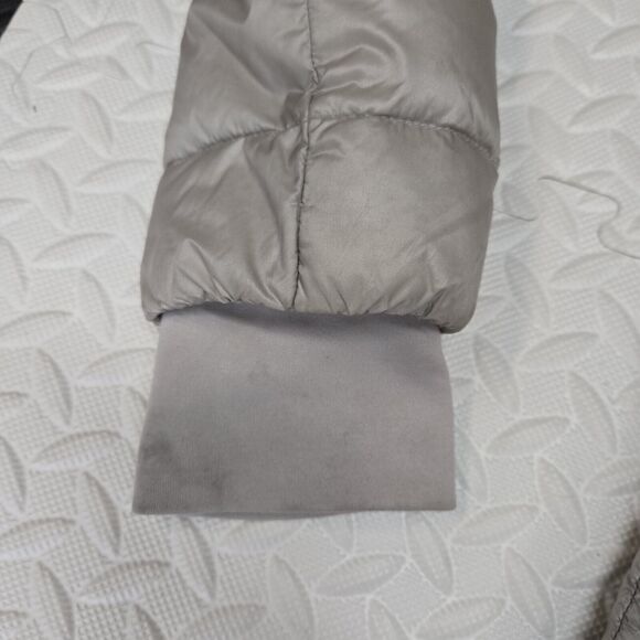 Athleta Banner Peak Goose Down Jacket Womens Small Dove Gray Beige Thumbholes - Picture 12 of 12